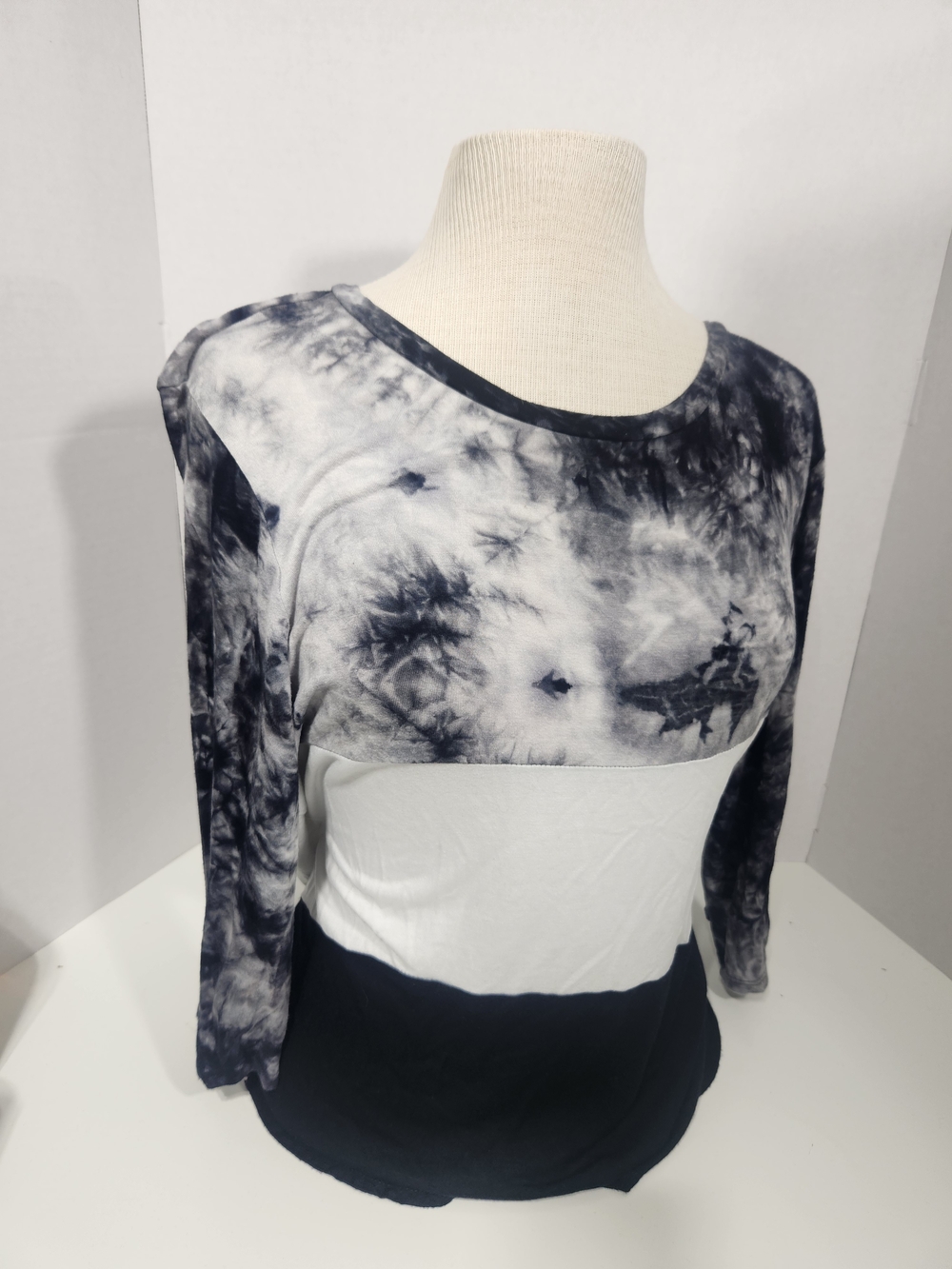 Women’s Tie-Dye Colorblock Long Sleeve Tunic - Black & White